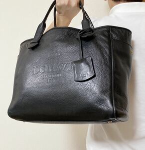 極美品●ロエベ LOEWE トートバッグ ハンドバッグ メンズ ビジネス 大容量 A4 肩掛け 書類かばん レザー 本革 黒 ブラック ロゴ型押し 金具