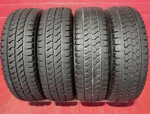 BRIDGESTONE BLIZZAK W979 215/70R15 国産 2017年式　パンク修理なし ビード切れなし 汚れあり　スタッドレス 4本セット