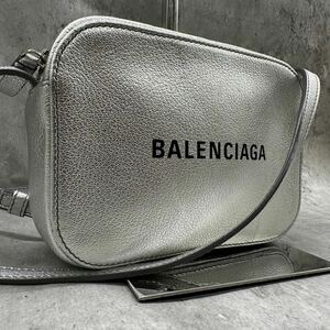 極美品● BALENCIAGA バレンシアガ エブリデイ カメラバッグ ショルダーバッグ シルバー 銀 レディース コンパクト 肩掛け ロゴ 多収納 