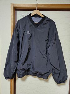 中古　古着　UMBRO Vネック ナイロンプルオーバー