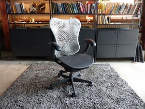 a.｜ハーマンミラー（HermanMiller）ミラチェア｜メッシュ｜肘可動式・チルト機能・座面奥行機能｜オフィスチェア・デスクチェア