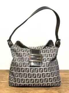 FENDI  マンマバケット  ワンショルダー ズッキーノ柄 FF金具