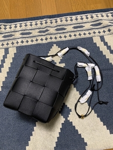 新品 BOTTEGA VENETA スモール カセット バケットバッグ