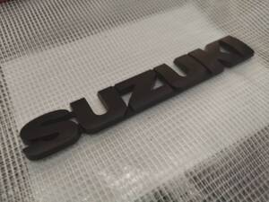 【送料込】SUZUKI(スズキ) 3Dエンブレム(両面テープ付) マットブラック 縦2.5cm×横15.2cm プラスチック製 