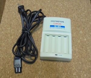 OLYMPUS　CAMEDIA Ni-MH　BATTERY CHARGER　BU-100 （単3型4本用）