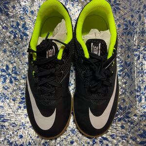 美品 ナイキ サッカー トレーニングシューズ 22cm NIKE