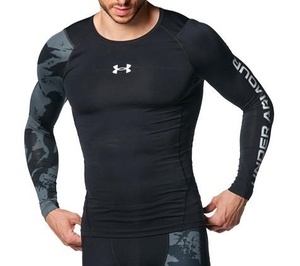 ★新品 アンダーアーマー 長袖 シャツ SM S 黒 ブラック UNDER ARMOUR インナー 1381355 コンプレッション ヒートギア 即決