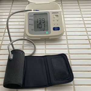オムロン 上腕式電子血圧計 HEM-8731