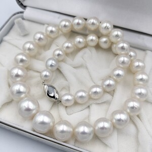 【最高品質!!】白蝶真珠 シロチョウ パール ネックレス 10mm〜15.1mm 50cm SILVER 刻印 109.7g 本真珠 jewelry pearl necklace 大珠 干渉色