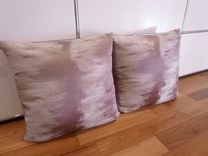 美品●モデルルーム展示品●クッション●2点セット●オーダーメイド品●モダン●ベージュ～ブラウン系●芯材付属