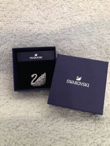 新品　廃番　SWAROVSKI スワロフスキー　スワン　ブローチ　シルバー　本物　スワンレイク　5240582 クリスタル　旧ロゴ　同送可