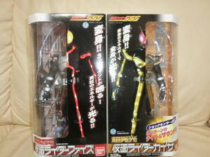 BANDAI　　超発光　仮面ライダーファイズ＆カイザ２種セットです。