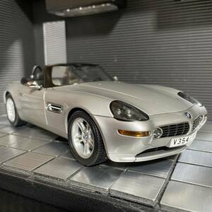 絶版未展示品 オートアート1/18 BMW Z8 007 ジェームズボンド仕様