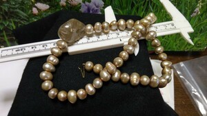 B0518-ゴールド(レインボー入り)真珠&ルチルクォーツの饗宴ネックレス、６３g