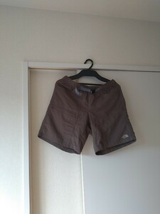 THE NORTH FACE☆ノースフェイス☆ショートパンツ☆アジア規格でＬ、アメリカ規格でМ☆ウエストはゴム、調節ベルト付き☆カーキ系