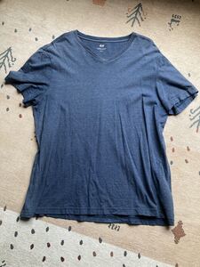 【送料無料】メンズ Vネック 半袖Tシャツ　H&M サイズL 中古　ネイビー　エイチアンドエム