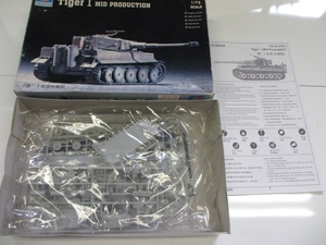 19　　　　　　　　Tiger　I　MID　PRODUCTION　虎　戦車プラモデル　　　　