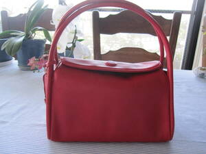 ウンガロの赤のバッグ