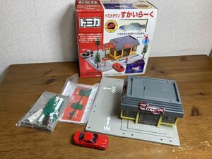 旧トミカタウン　すかいらーく　トミカ1台付　中古品