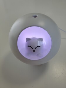 点検の為に使用 新品でした!! 加湿器 卓上 可愛い 猫ちゃん ネコ レインボーにライトアップ♪ 乾燥対策 USB接続 白猫 お買い得