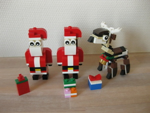 LEGO　レゴ　サンタクロース2個　トナカイ1個　プレゼント3個　完成品　トイザらス　非売品