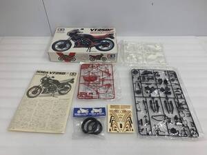 22/153☆TAMIYA　1/12　オートバイシリーズ　No.17　HONDA　VT250F　プラモデル　ホンダ　写真追加あり☆B1