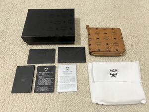 MCM/ラウンドジップ二つ折りコンパクトロゴ柄財布