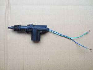 汎用ドアロック　アクチェーター　新品　FEA.TURES　12V　OLTS