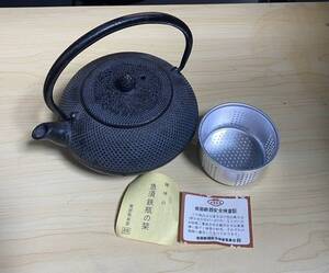 B　0543　A-4　南部鉄器 急須 鉄瓶 鉄製 刻印あり 鉄器 茶道 茶道具 茶器 煎茶道具 金属工芸 伝統工芸 工芸品 昭和レトロ