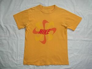 ☆ 70s ビンテージ NIKE ナイキ 風車 染み込みプリント Tシャツ マスタード ☆USA古着 PINWHEEL オリジナル 筆記体 浮世絵 ゴツナイキ 80s