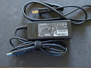 東芝 ノートパソコン用ACアダプタ ADP-65SH A 中古