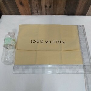 V11　　ルイヴィトン　 保存袋　 布袋 　LOUIS VUITTON　きれいめ　３８×27ｃｍ位　ＬＶ