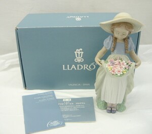 1000円スタート フィギュリン LLADRO リヤドロ 6756 Bountiful blossoms たくさん摘めたよ 付属品有 陶器人形 西洋工芸 置物 12 L10021