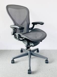 美品　Herman Miller　正規品　アーロンチェア リマスタード ライトシリーズ 固定アーム Ｂサイズ AER1B22PW-ZSSG1G1G1BBBK23103