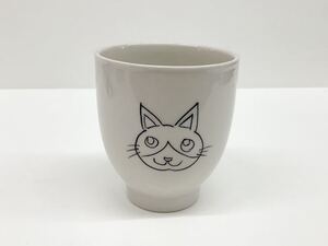 ★お買い得★湯呑み★猫★足あと★白★おしゃれ★かわいい★箱なし〈Z670〉【U】