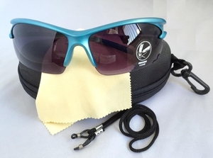 スポーツ サングラス 強化 UV400カット 軽量 布＆眼鏡チェーン ３点（ケースはありません、必要な方は100円ショップで入手ください）