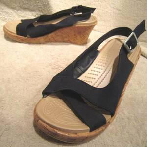 クロックス アレイリネン コルクラップ ウェッジサンダル（15651）黒 wm23㎝　　CROCS A-LEIGH LINEN CORK WRAP WEDGE 7.5㎝ヒール wj2407c