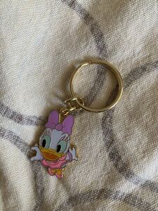 中古 Disney デイジーがかわいいメタルキーホルダー 東京ディズニーランド購入