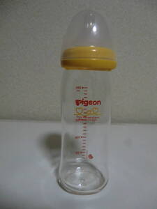 新品同様★Pigeon　ピジョン★ガラス哺乳瓶　240ml