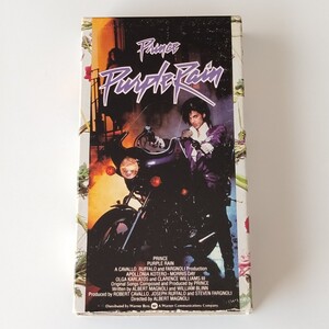 【VHS/ビデオ】プリンス PRINCE/PURPLE RAIN(11398)パープル・レイン/レッツ・ゴー・クレイジー/ビートに抱かれて/殿下 自伝的・初主演映画