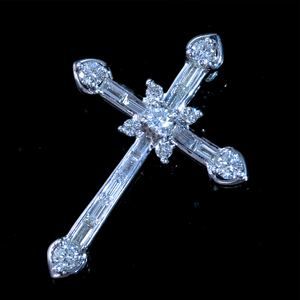 F0872【CROSS】 天然絶品ダイヤモンド０．６２ct 最高級18金WG無垢ペンダントトップ 重量1.76g 幅26.7×19.0mm