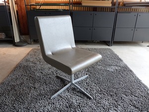 d.｜Cassina/カッシーナ｜ブーメラン　スウィベルチェア｜PVC素材　昇降機能付きチェア　回転