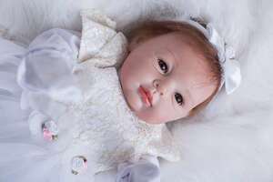 リアルな新生児 高級 海外 赤ちゃん人形 ベビー人形 ベビードール 抱き人形 衣装付き かわいい 白 50cm