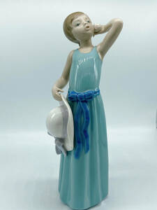 N34299 【美品】LLADRO リヤドロ なびかせて 若草色の少女 西洋陶磁器 スペイン インテリア ブランド 置物 彫刻