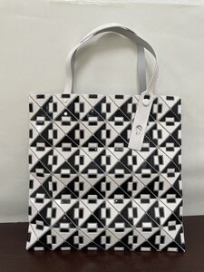 BAO BAO ISSEY MIYAKE バオバオ イッセイミヤケ ハンドバッグ ショルダーバッグ ポリエステル ■ホワイト/ブラック