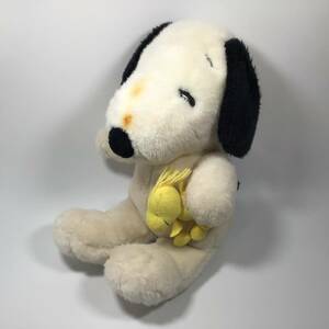 N-2427☆ ウッドストックを抱えたスヌーピー　※汚れあり　PEANUTS　ぬいぐるみ　商品タグ無し　動物　いぬ　イヌ