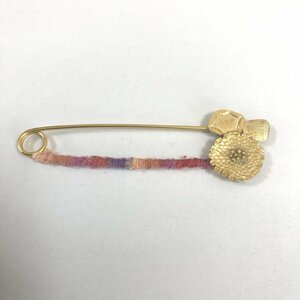 ハンドメイド　花×ニット巻き　ストールピン　ショールピン　ゴールド　ピンク