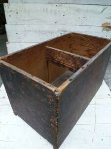 M6260 ビンテージ 古い木箱 50～100年前 裏書きあり 京都の古民家より ウッドボックス 食器入れ（3105)