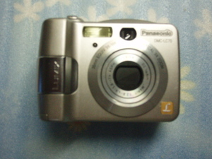 Camera-P-11 Panasonic製デジカメ DMC-LC70