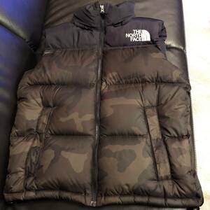 【全国送料無料】極美品　正規品　ノースフェイス THE NORTH FACE ベスト ND91634 ノベルティー ヌプシ M 迷彩柄　